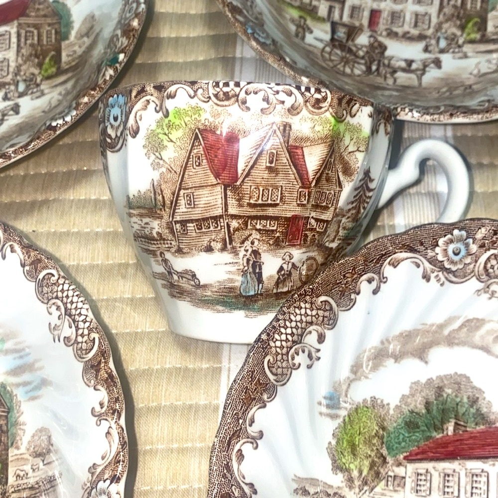Vintage Style Dinnerware Set with Brown and Cream Design